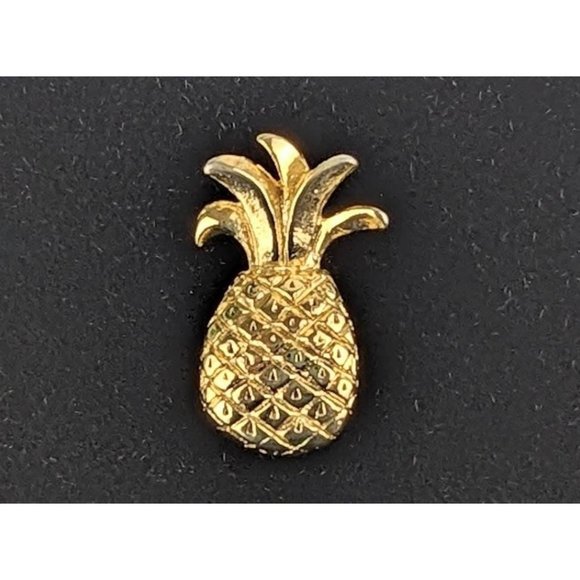 Small Gold Pineapple Lapel Pin | Golden Pineapple Good Luck Housewarming Gift - Picture 1 of 5